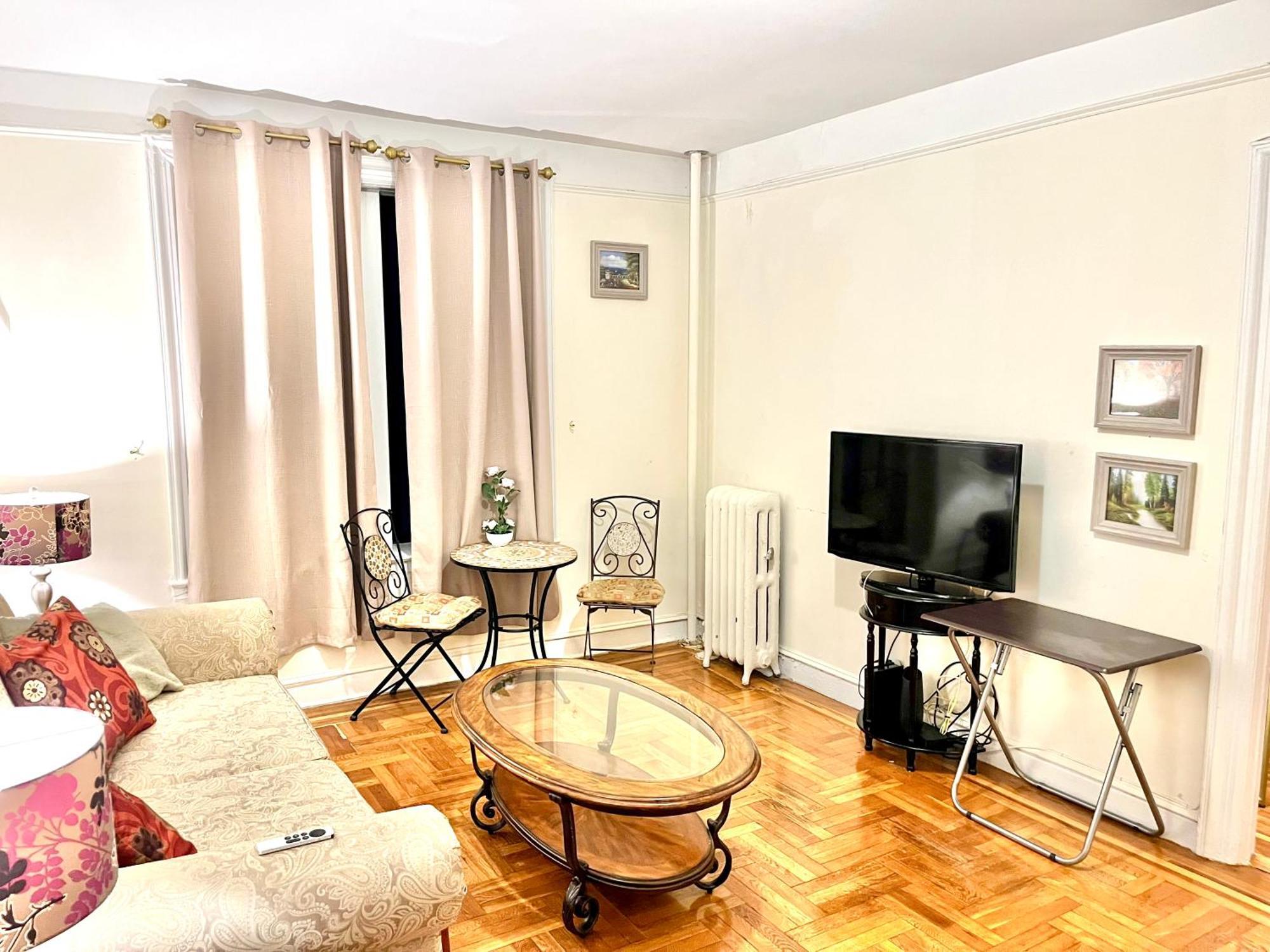 Monthly In Manhattan * Nova York