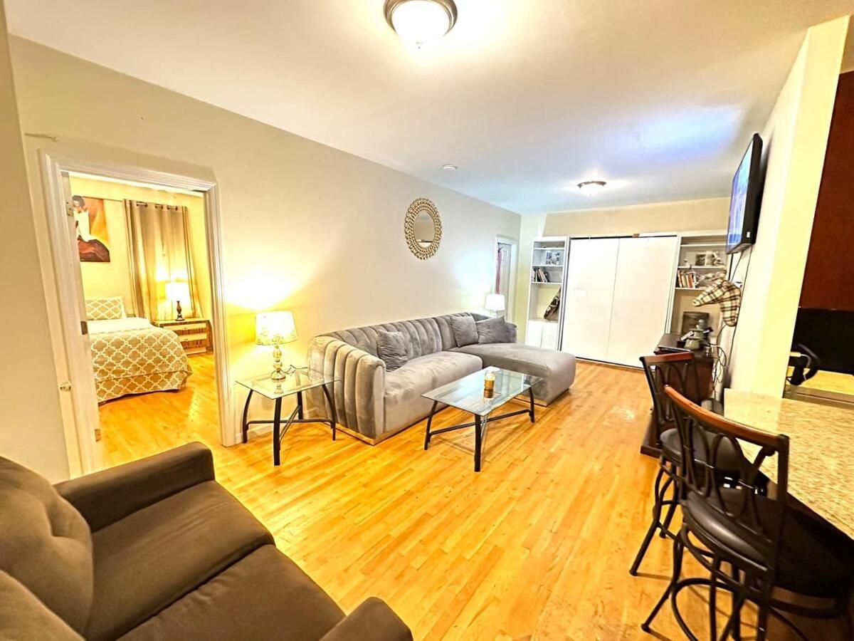 Monthly In Manhattan * Nova York